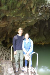 Melli und ich vor der Glowworm Cave